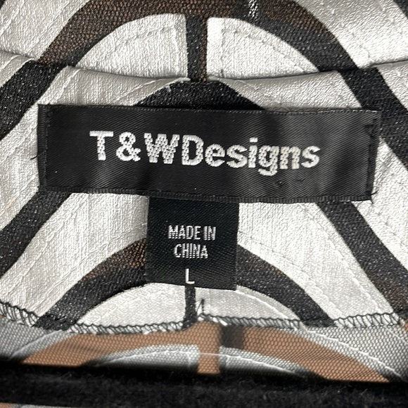 T&W Designs- Blouse Cover Large - Picture 3 of 4